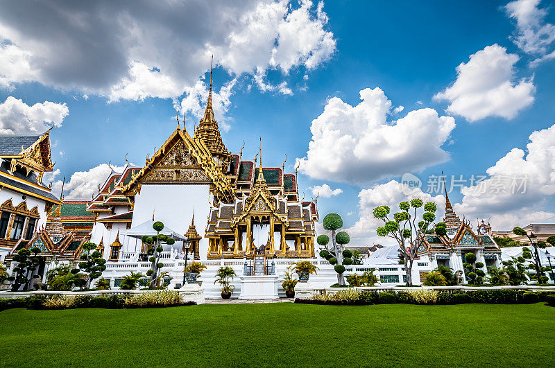 绿草公园附近的翡翠佛寺，泰国曼谷