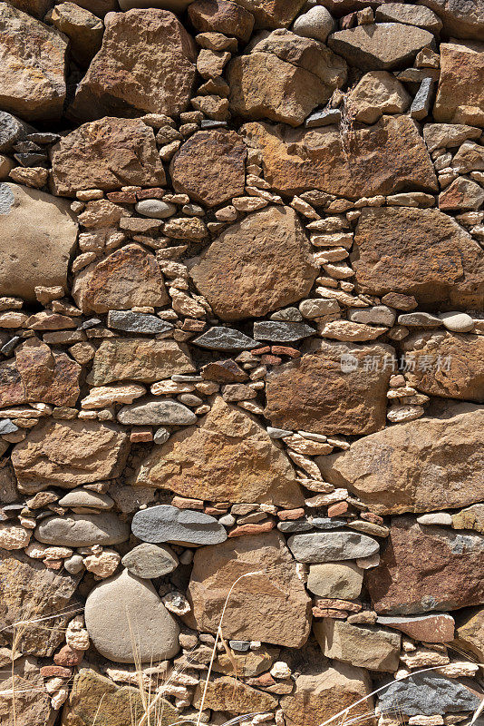 多种天然岩石类型的砌筑石墙的框架填充镜头