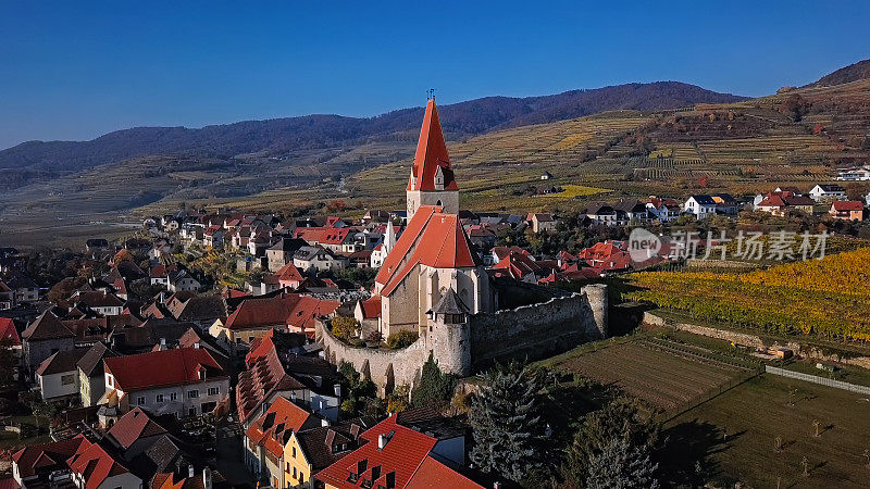 鸟瞰阿尔陶赛尔湖在萨尔斯卡默古特，Styria，奥地利。