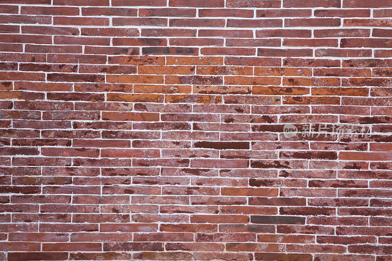砖墙有破砖和老砖的纹理。