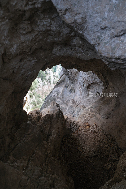 探索洞穴