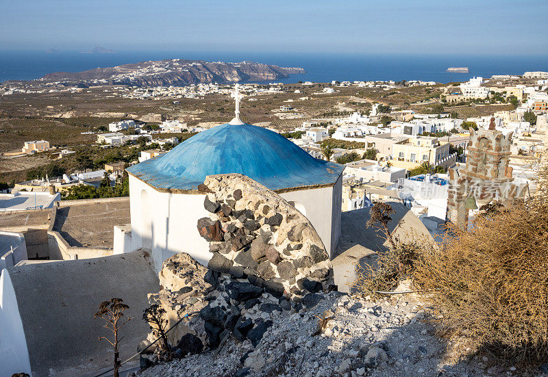 希腊南爱琴海群岛圣托里尼岛的皮尔戈斯·卡利蒂斯教堂