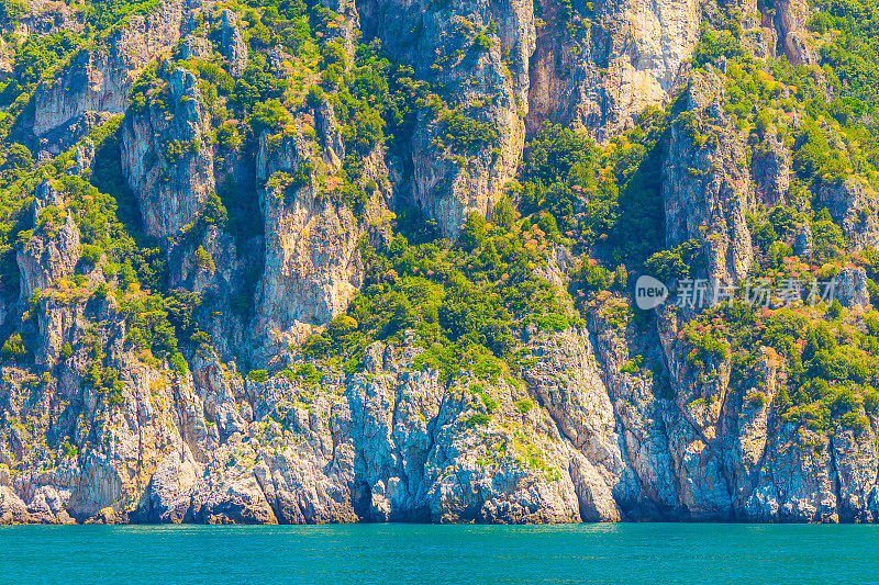 阿玛海岸。意大利。萨勒诺。美丽的风景。夏天的旅行。阳光灿烂的日子