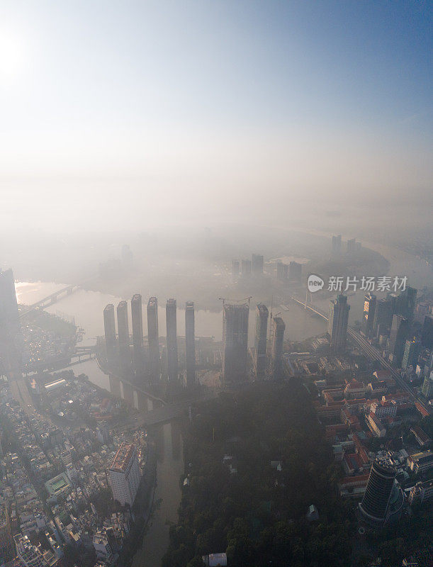 鸟瞰胡志明市天际线和摩天大楼在胡志明市市中心的心脏业务中心。