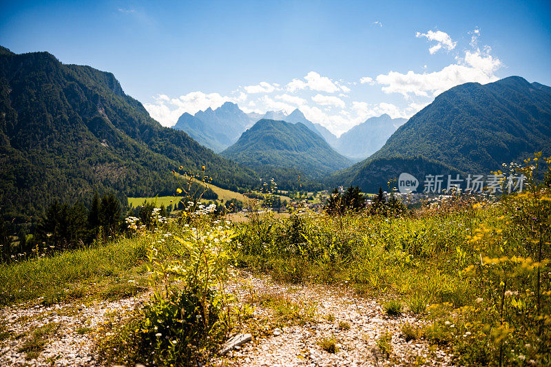 风景如画的特里格拉夫山全景