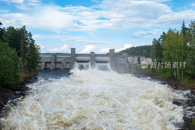 芬兰伊玛特拉大坝的排水量。