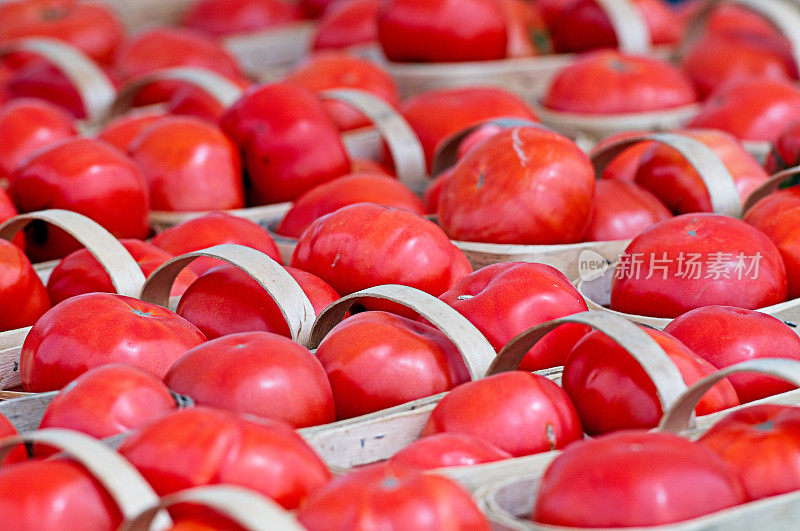 农贸市场展出的西红柿