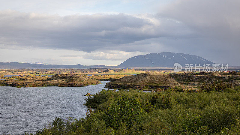 冰岛Myvatn的Skutustadagigar全景。
