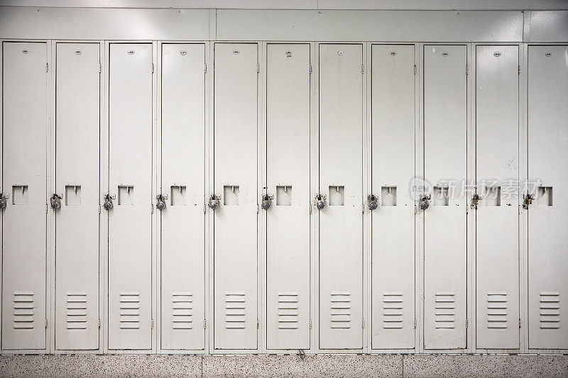 一排学校储物柜背景