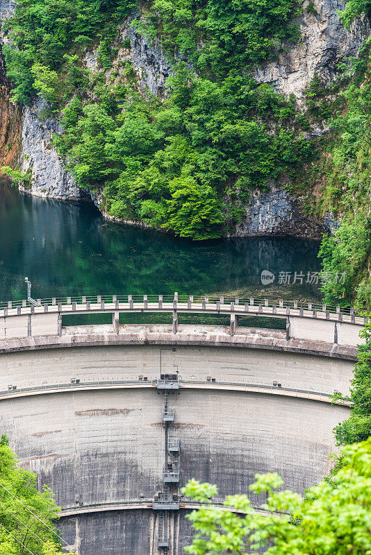 科罗(贝鲁诺)水库和大坝