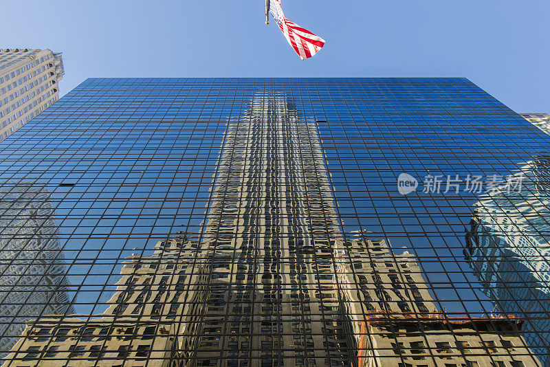 反射克莱斯勒大厦，曼哈顿，纽约市，美国