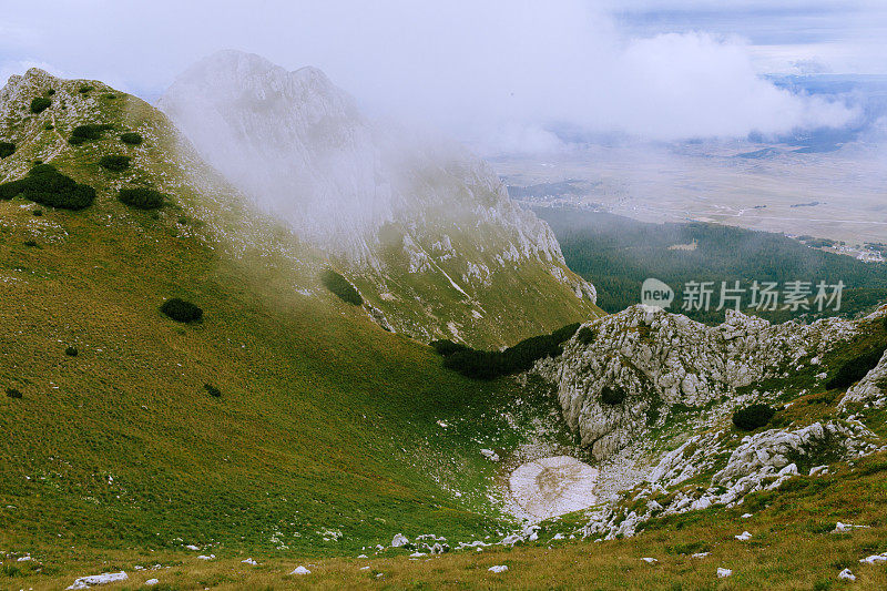 Durmitor山脉中的美丽山谷