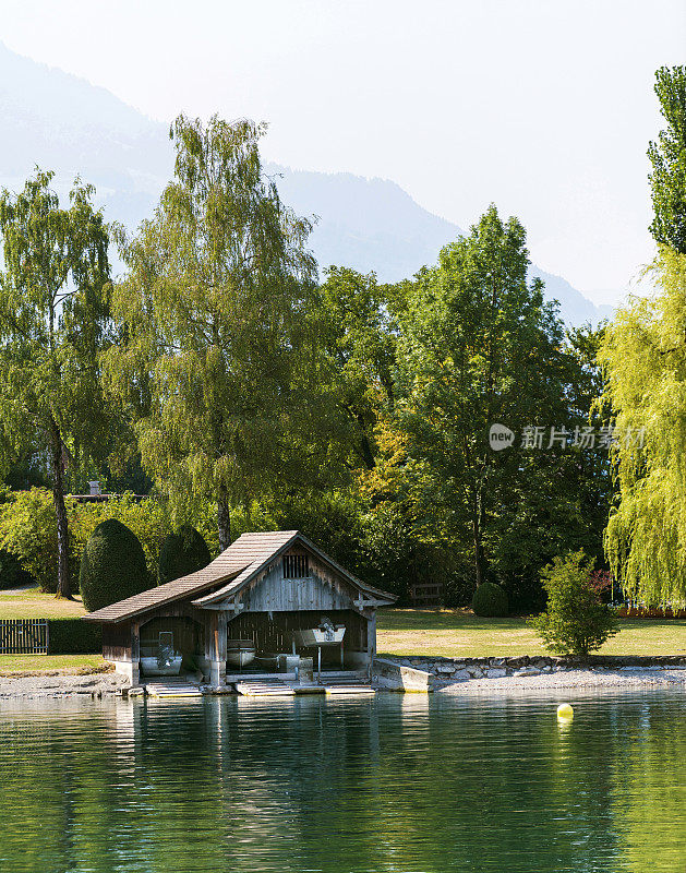 瑞士obarwill小镇Zug湖边的船屋