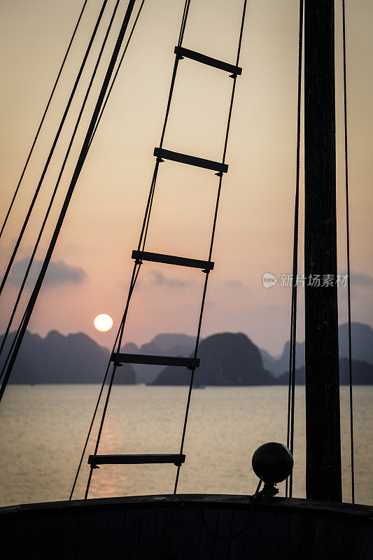 下龙湾的日落