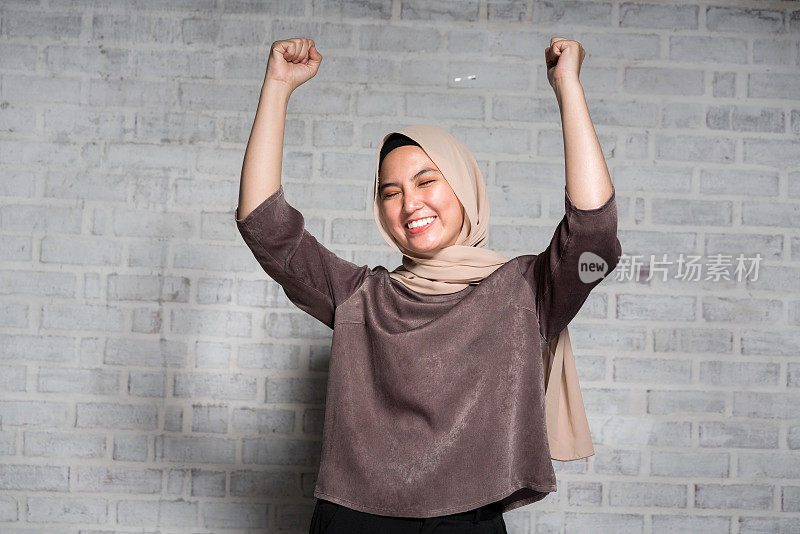 马来西亚妇女庆祝好消息