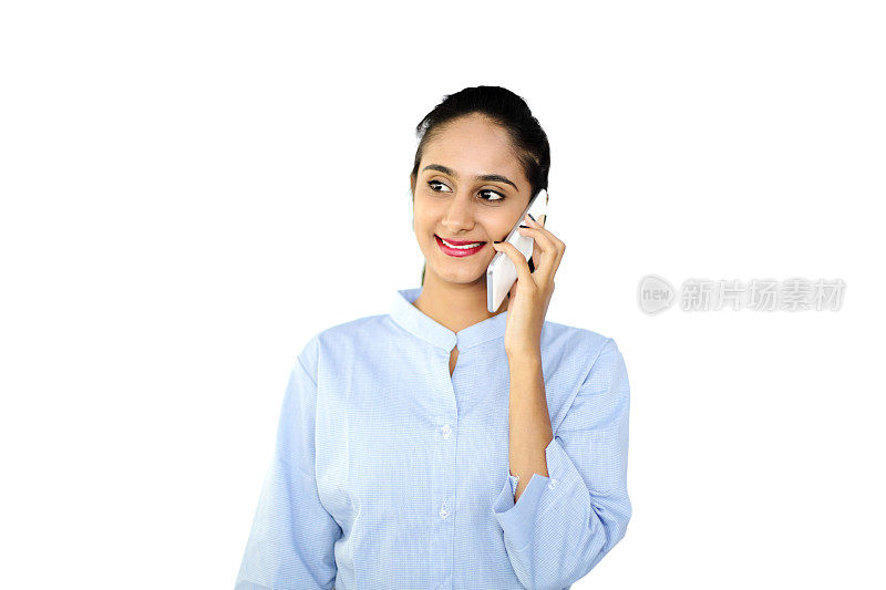 年轻的商业女性使用电话