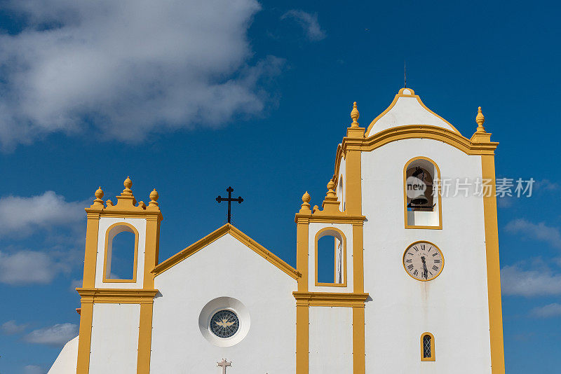 葡萄牙阿尔加维，普拉亚达卢兹，光明女神教堂