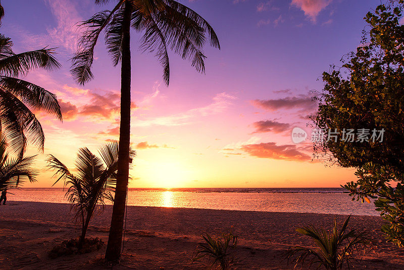 热带天堂海滩日落