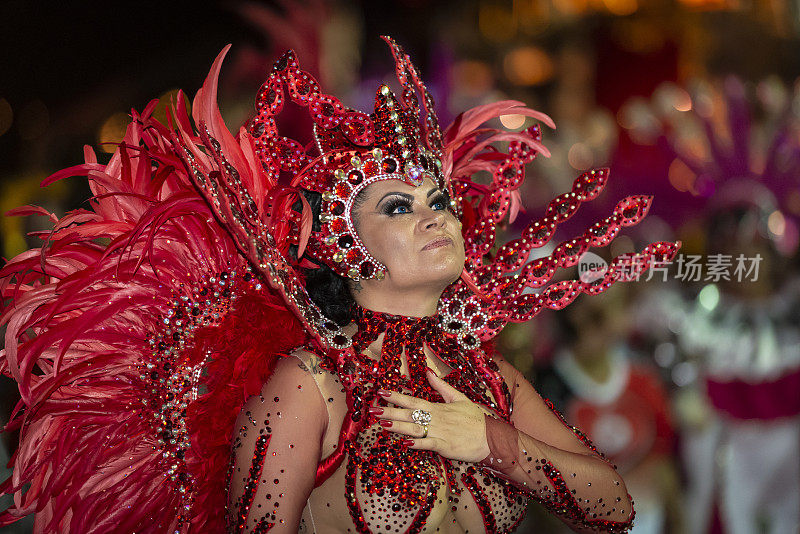 桑巴舞和激情在狂欢节-巴西