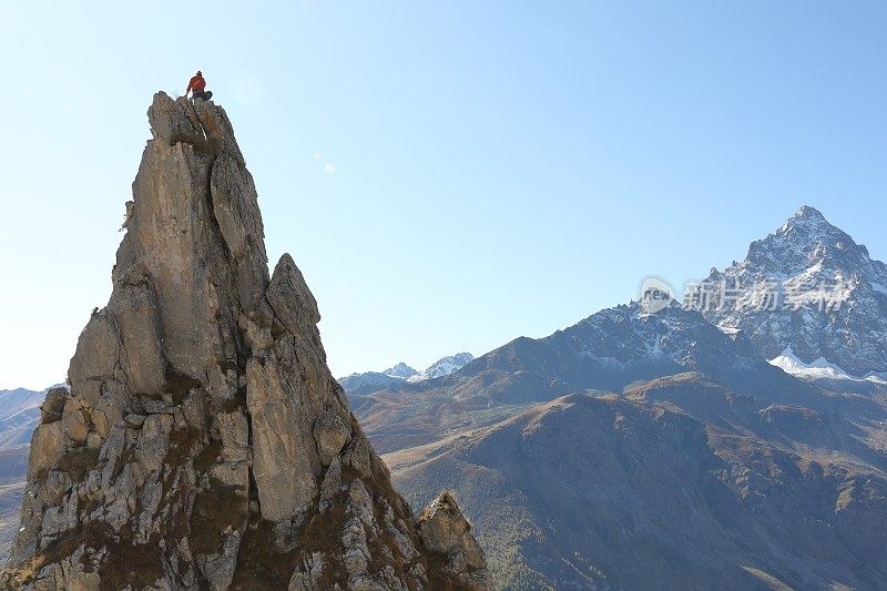 女登山家登上了山顶