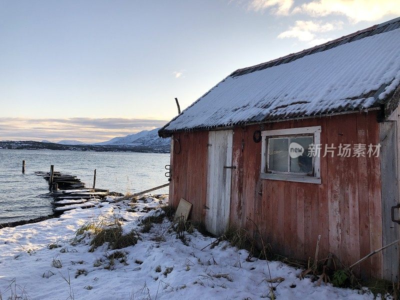 传统的捕鱼小屋