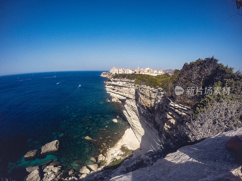 科西嘉岛悬崖上的景色