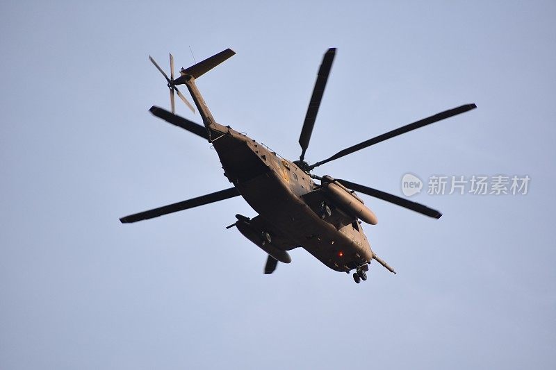 西科斯基CH-53直升机在空中