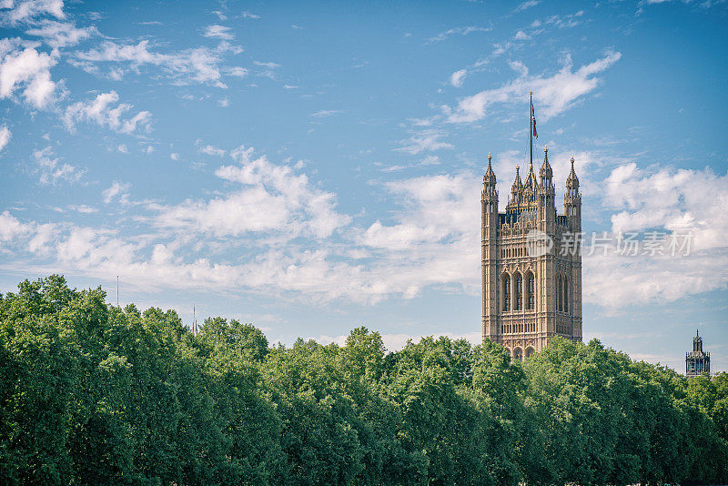 英国伦敦威斯敏斯特宫顶上的英国国旗