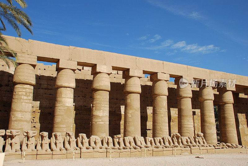 埃及卢克索卡纳克神庙的柱子