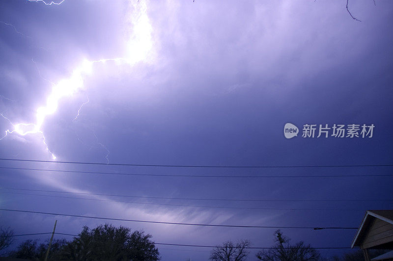 雷电交加的暴风雨