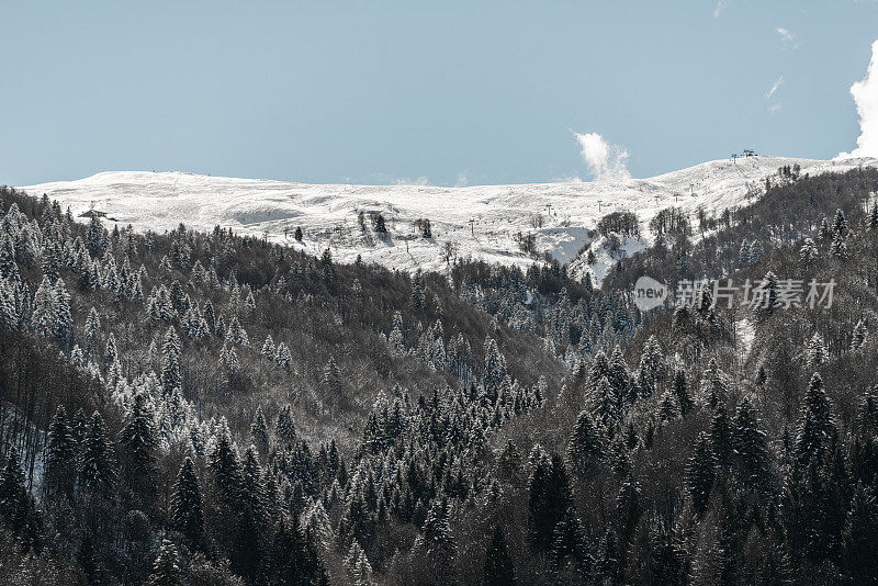 意大利阿尔卑斯山冬季滑雪胜地风光