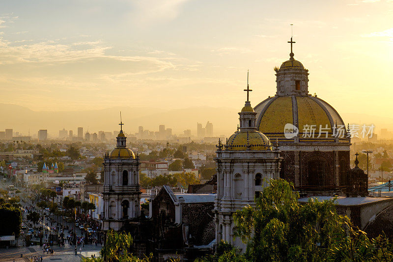 瓜达卢佩大教堂与墨西哥城市天际线的风景
