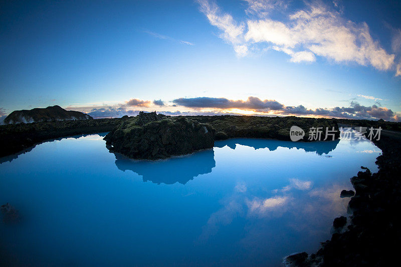 日落时的冰岛湖，靠近蓝色泻湖