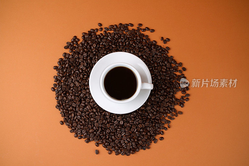 咖啡豆做成一杯咖啡