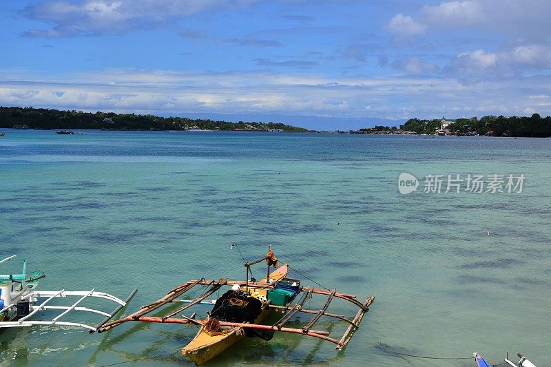 塔比拉兰湾的舷外支架