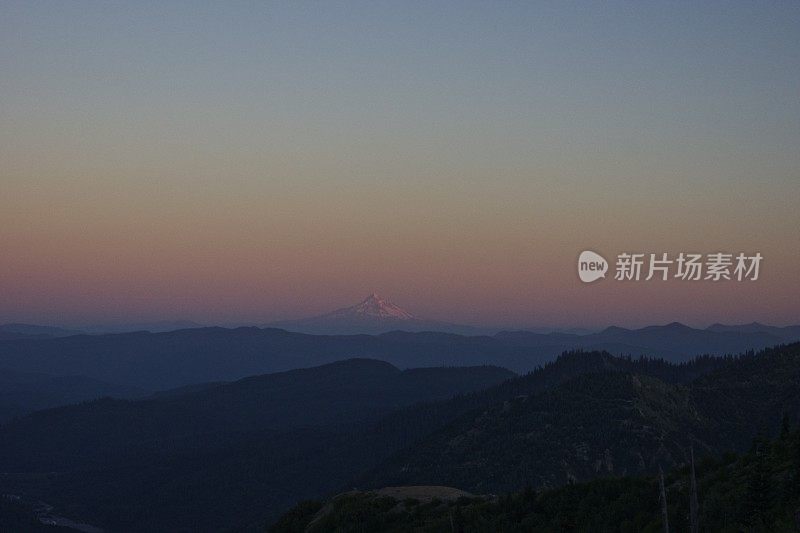 胡德雪山黄昏