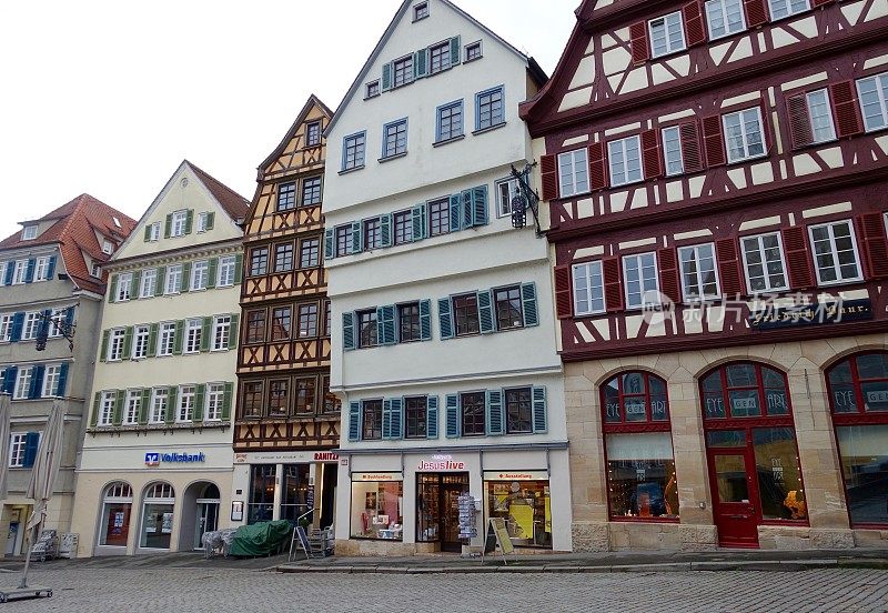 典型的半木质房屋在中世纪德国城镇Tübingen