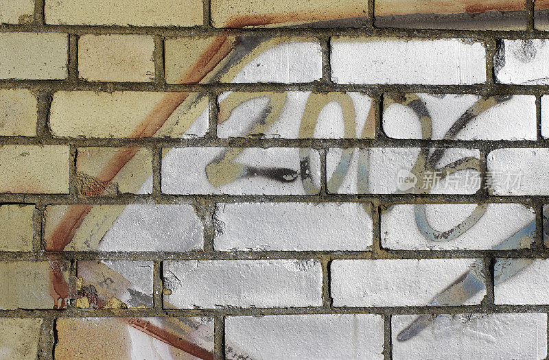 Sgraffito涂鸦2006在黄色砖墙上