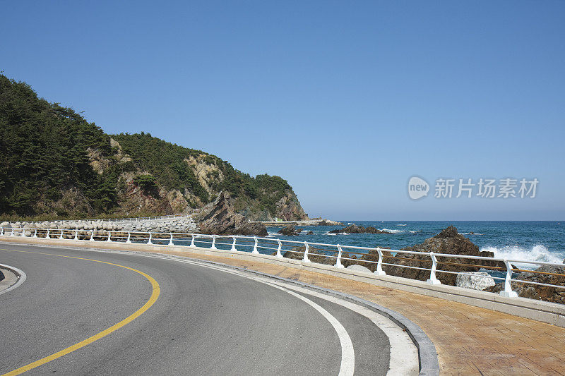 曲线优美的海滨公路