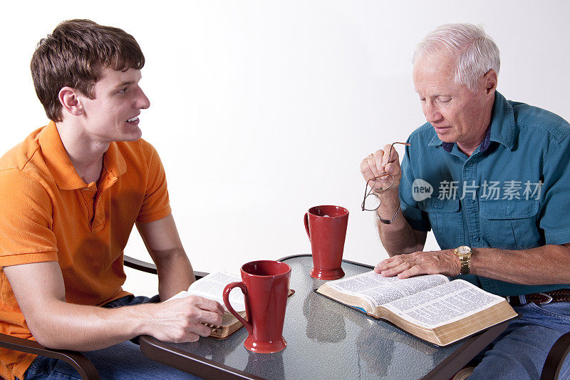 年轻人和老年人都要学习圣经