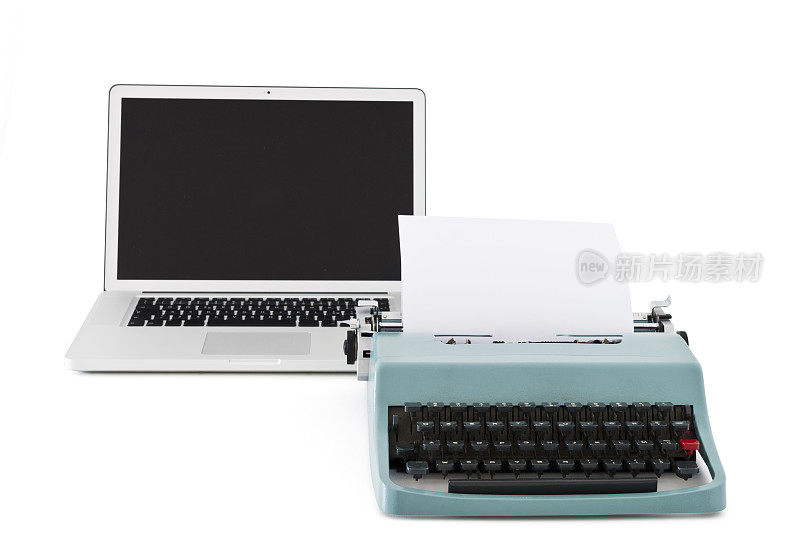 老式打字机和现代笔记本电脑