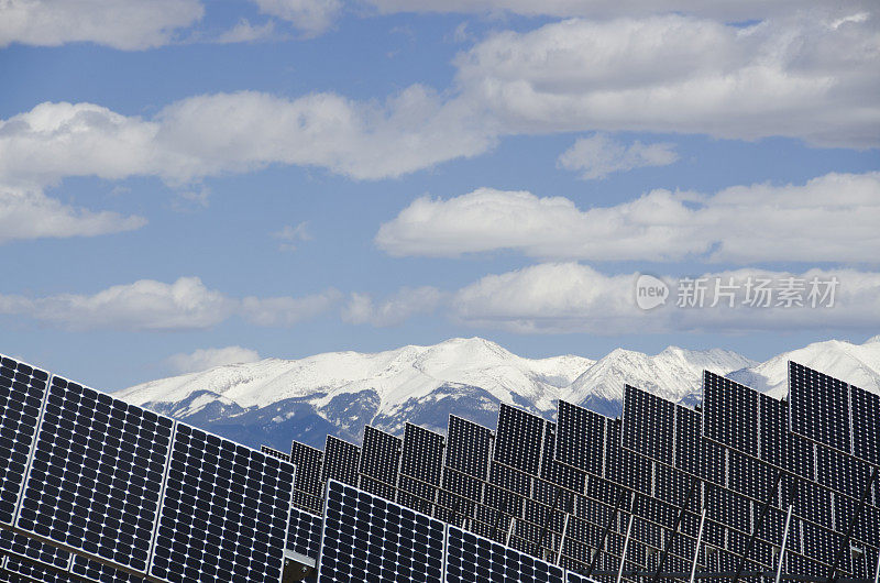 基督山发电厂的太阳能电池板