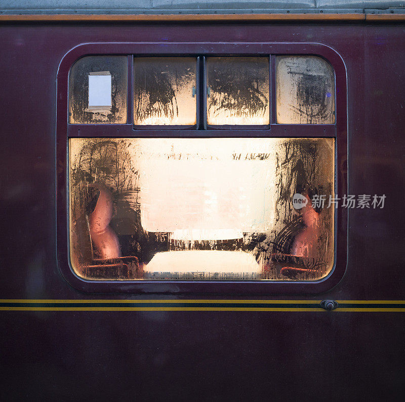 老式火车车厢的窗户