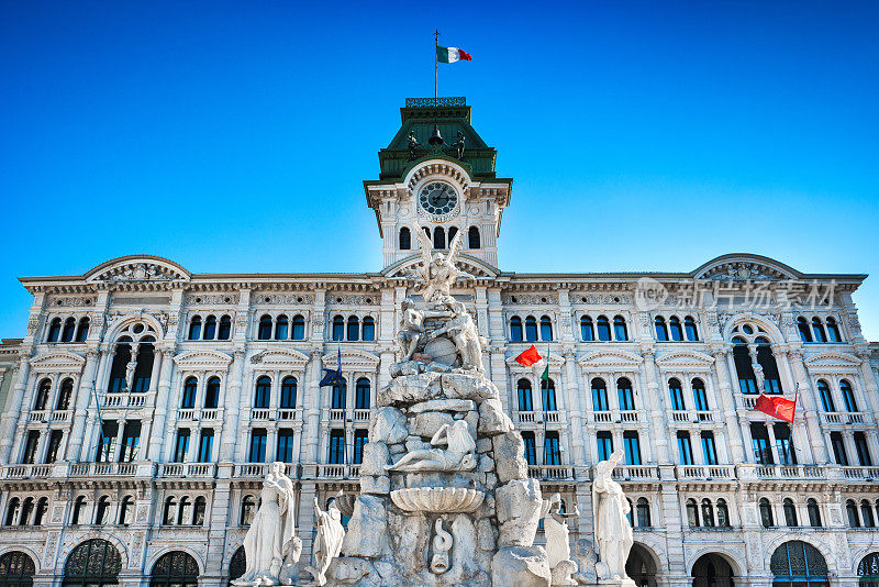 意大利的里雅斯特，喷泉和市政厅