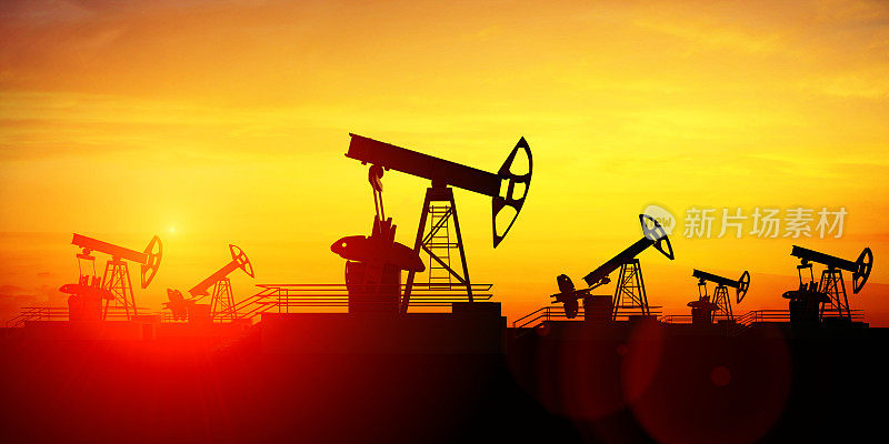 油泵千斤顶在日落天空的背景。油价上涨的概念