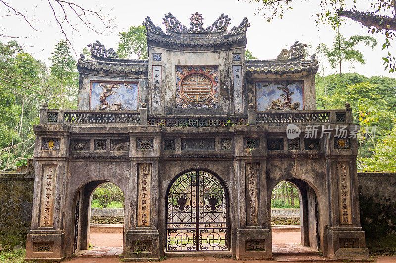 越南顺化宝塔的大旧门