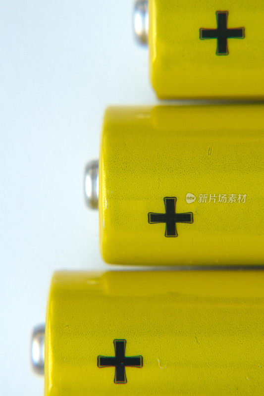 黄色AA电池特写。