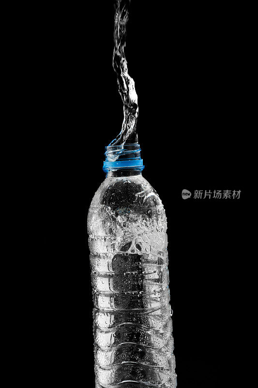 塑料水瓶。