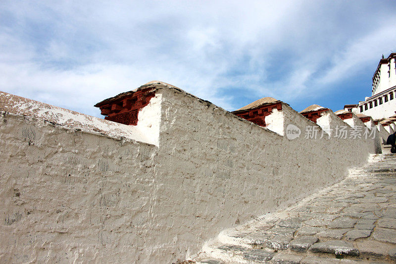 布达拉宫的白色墙壁