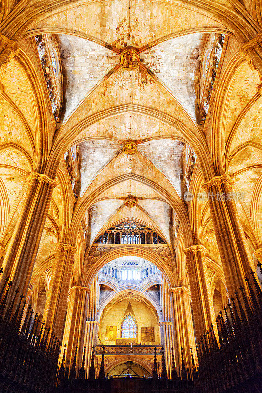 西班牙巴塞罗那的巴塞罗那大教堂内部